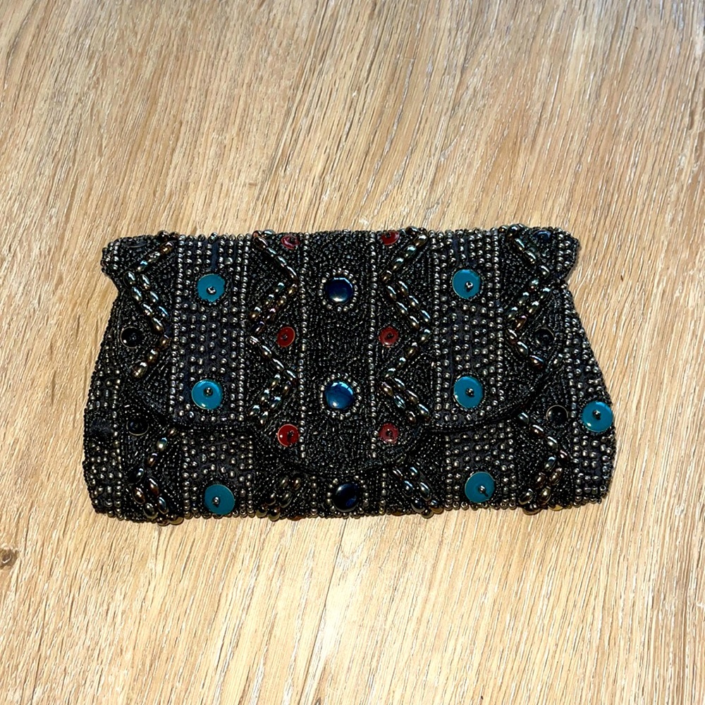 Beaded clutch